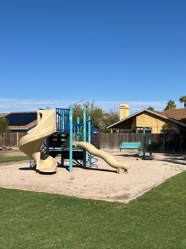 Building Photo - 4618 N Courtney Dr