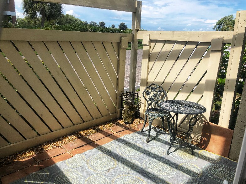 Building Photo - 649 Windrush Bay Dr