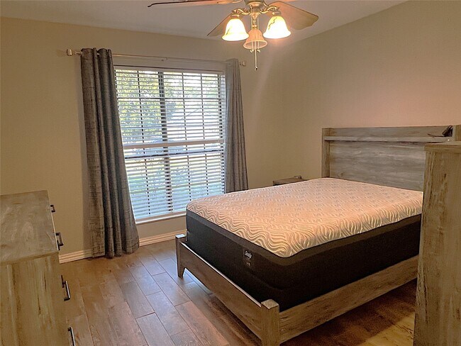 Building Photo - 3027 Sandpiper St