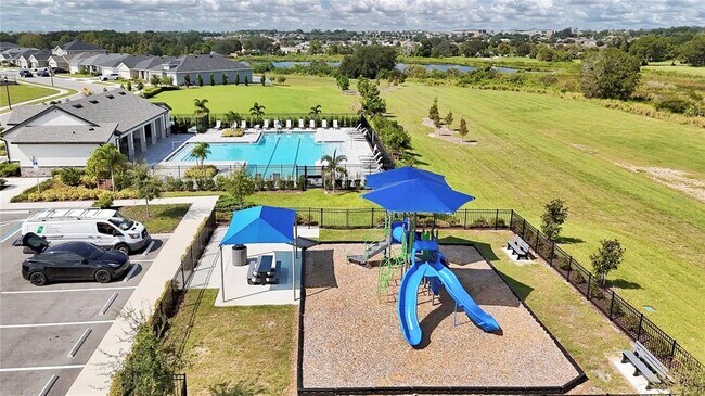 Building Photo - 1460 Fleur Dr