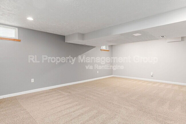 Building Photo - 5551 Ainsley Dr