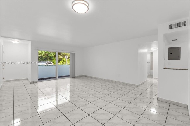Building Photo - 9354 SW 77th Ave