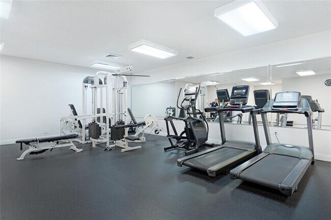 Building Photo - 102 Gardens Dr