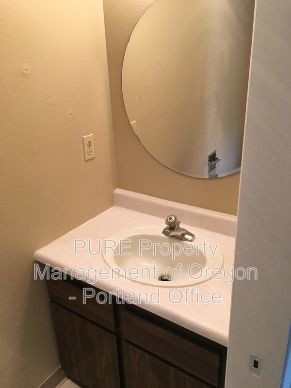 Building Photo - 5160 NW Neakahnie Ave