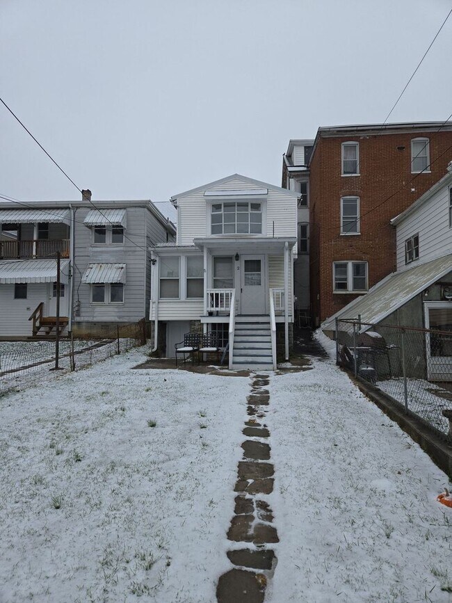 Building Photo - 115 S Potomac St