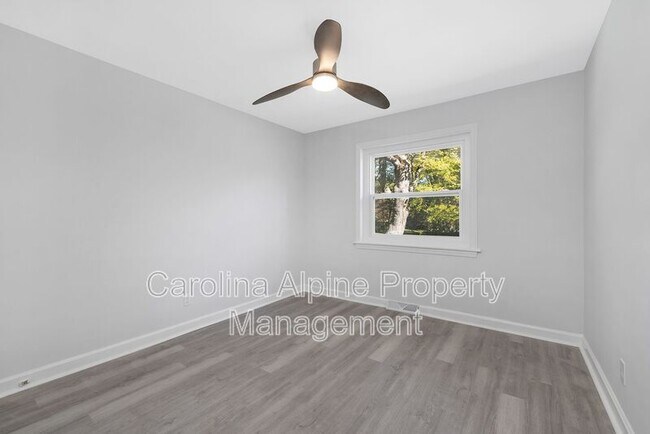 Building Photo - 4420 Chebar Dr