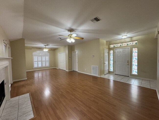 Building Photo - 304 Ashland Creek