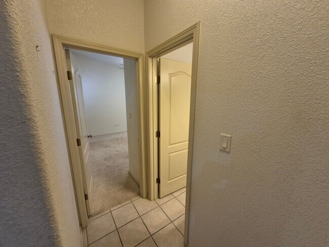 Building Photo - 1136 San Cristo St