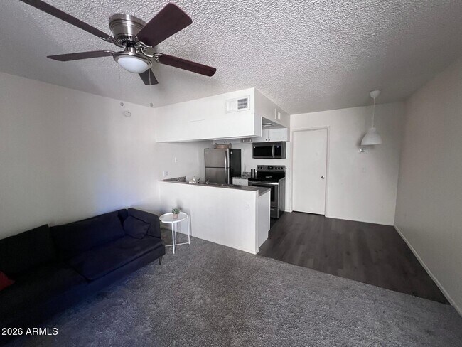 Building Photo - 461 W Holmes Ave