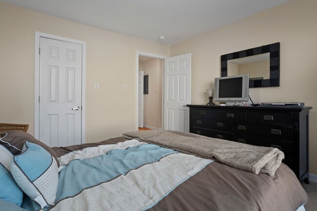 Building Photo - WATERFRONT LIVING! BEAUTIFULLY APPOINTED CONDO ON THE BAYOU IN OS SCHOOL DIST - FULLY FURNISHED
