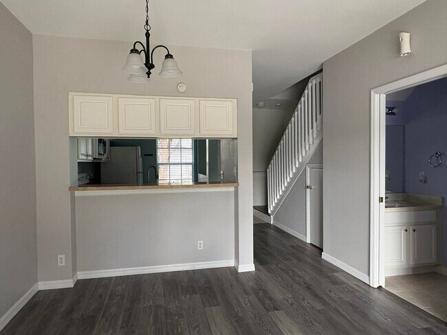 Building Photo - 2/2.5 Townhome in Fort Myers for Rent