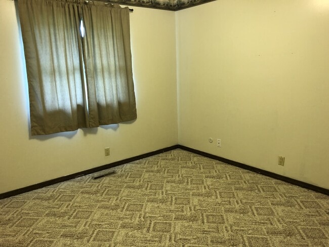 Building Photo - Top notch property!