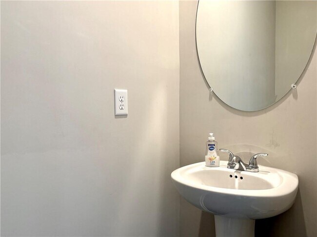 Building Photo - 6085 Bay Pt Cv