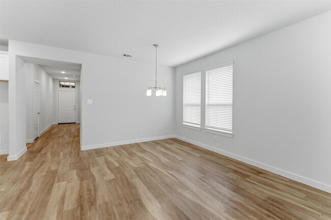 Building Photo - 305 Evans Dr