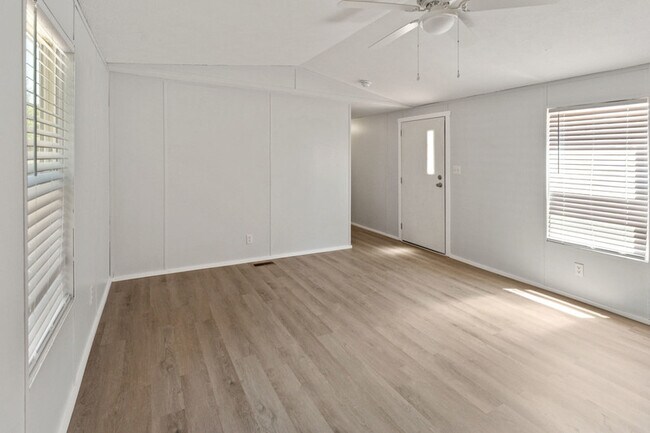 Building Photo - 109 Totem Pole Dr