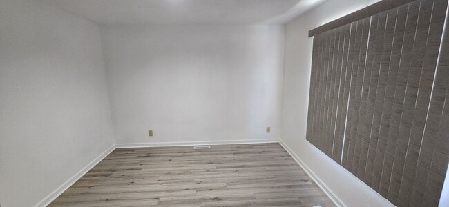 Building Photo - MOVE IN SPECIAL 1/2 OFF FIRST FULL MONTHS RENT.  ALL PROSPECTIVE TENANTS MUST SUBMIT A $58 NON-RE...
