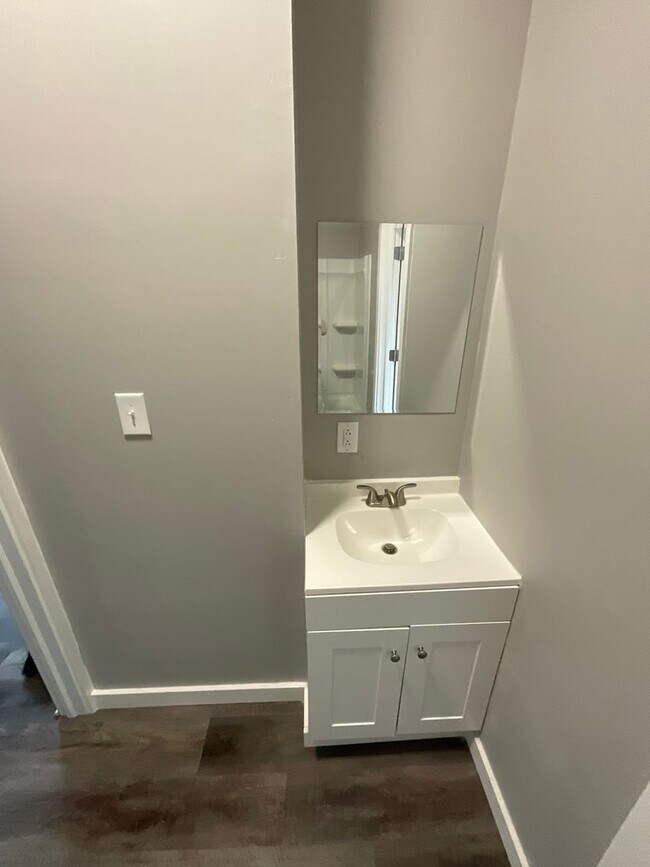 Building Photo - *August 2028* 5 Bedroom house 1 block off Kirkwood FULLY RENOVATED