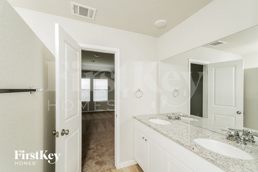 Building Photo - 2712 La Mundial St