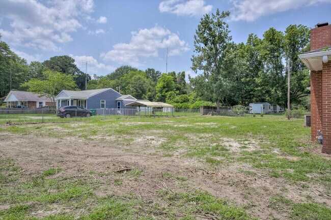 Building Photo - 417 Old Airport Rd