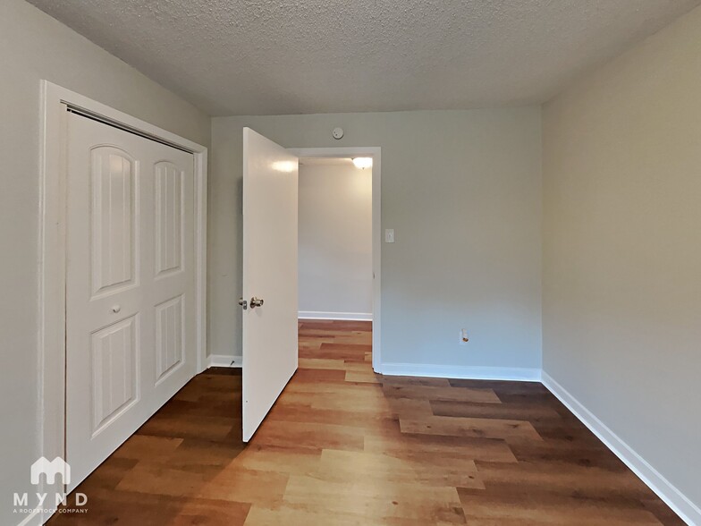 Building Photo - 440 Burgundy Rd