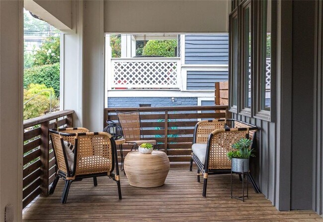 Building Photo - 724 Charles Allen Dr NE