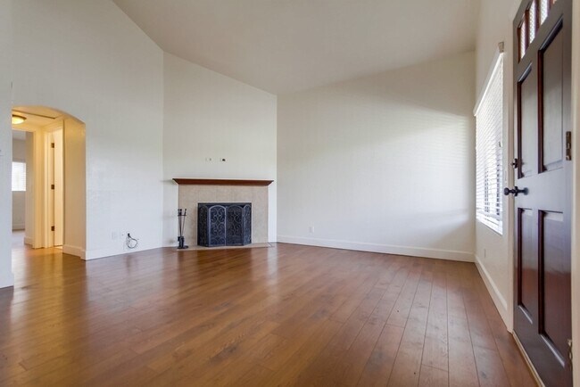Building Photo - 4466 Dawson Ave