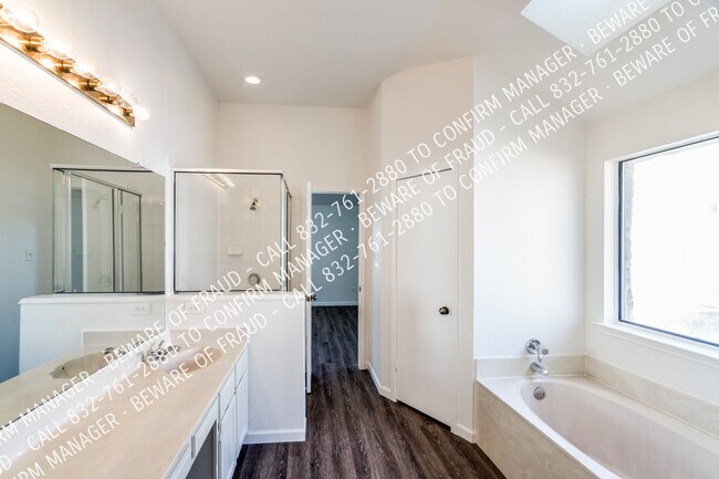 Building Photo - 1538 Evergreen Dr