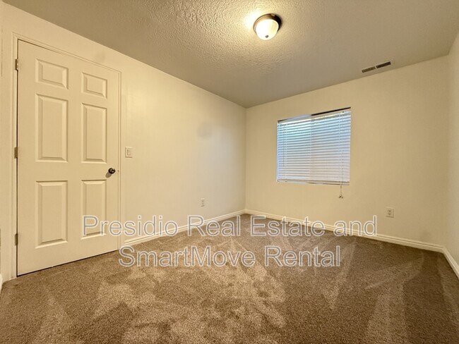 Building Photo - 6248 S High Bluff Dr