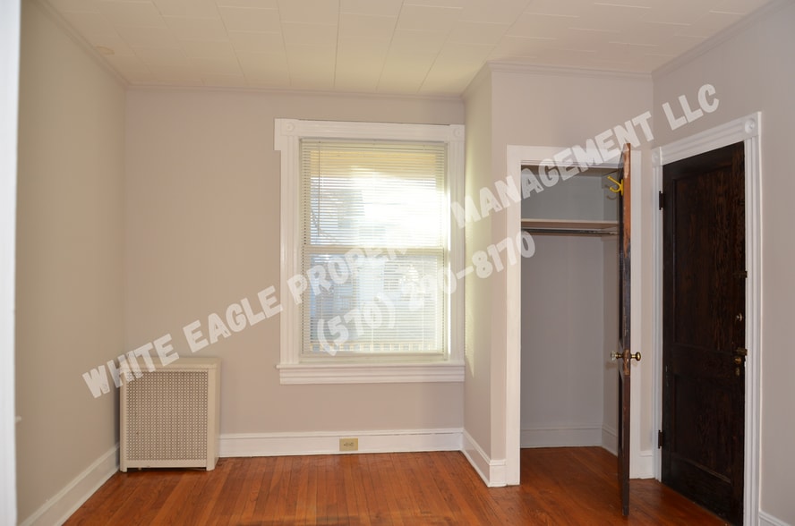 Building Photo - 1722 Brick Ave