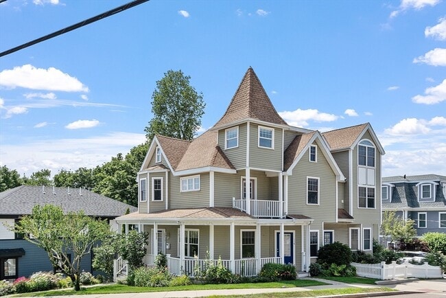 Primary Photo - 114 Forest St