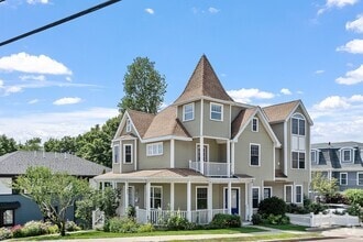 Building Photo - 114 Forest St