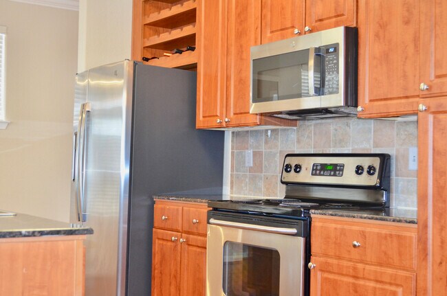 Building Photo - 1711 Old Spanish Trail