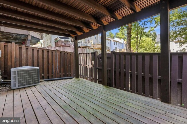 Building Photo - 7691 Northern Oaks Ct