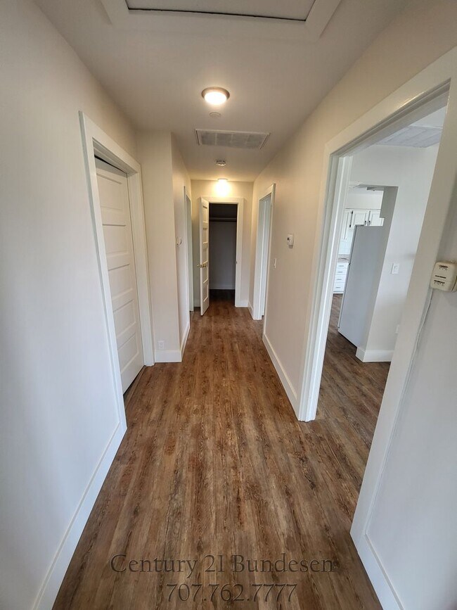 Building Photo - 811 Old Adobe Rd