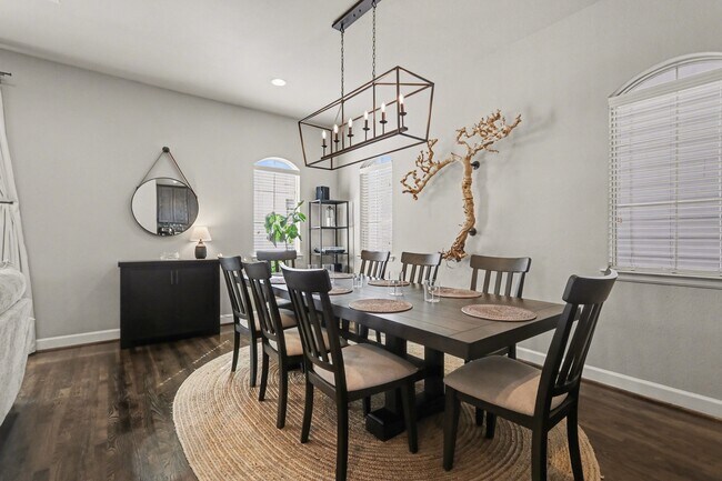 Building Photo - 1538 Dian St