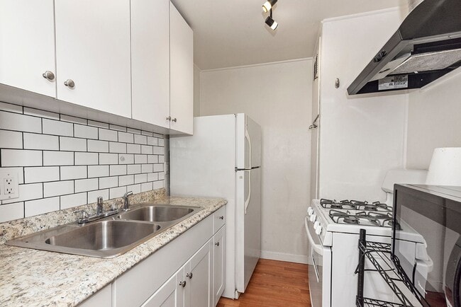 Building Photo - 4025 La Salle St