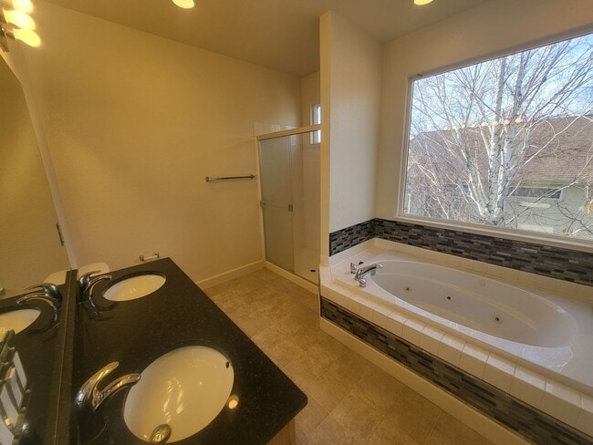 Building Photo - 2495 Table Rock Dr