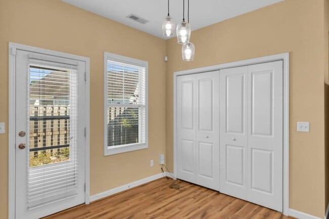 Building Photo - 69 Thornbury Dr