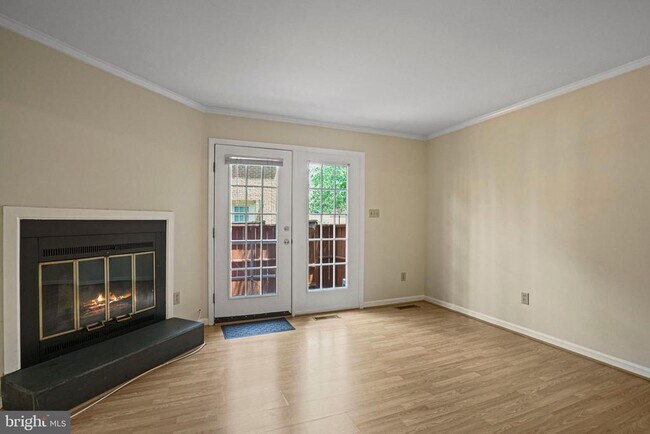 Building Photo - 1141 N Vernon St