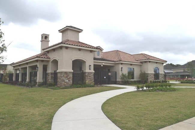 Building Photo - 13117 Stoneleigh Terrace Dr