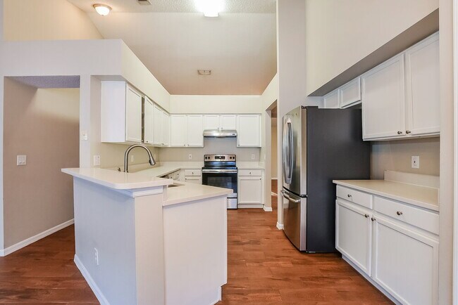 Building Photo - 13621 Meadowpark Ave