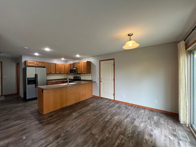 Building Photo - 480 SE Waco Pl