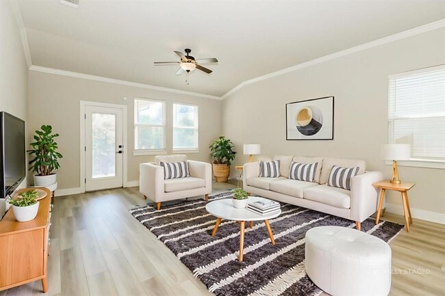 Primary Photo - 256 Victoria Peak Lp