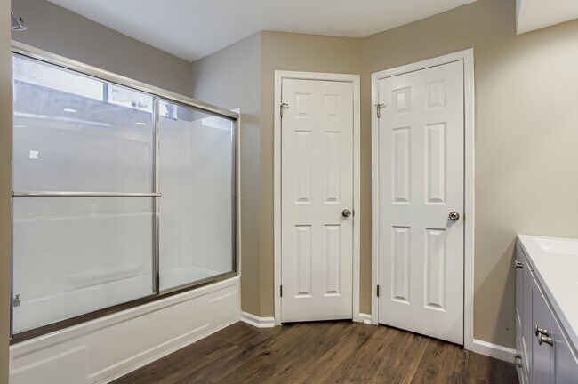 Building Photo - 4819 Brooklawn Dr