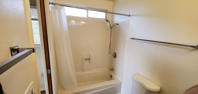 Building Photo - 770 Eastwood Dr