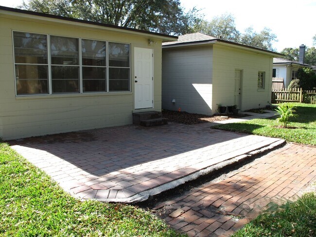 Building Photo - Charming home 1 minute to downtown, Colleg...