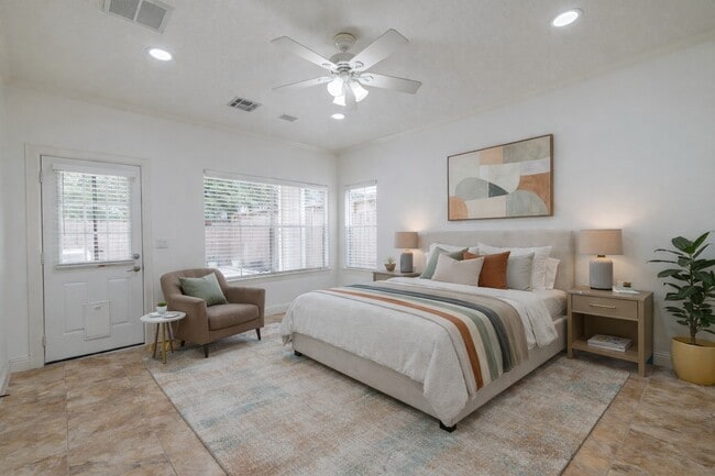 Building Photo - 702 Asbury St