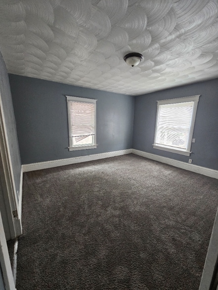 Building Photo - 1616 W Howett St