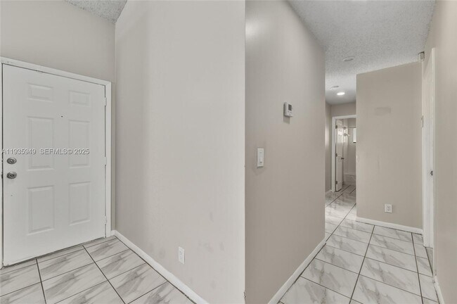 Building Photo - 138 Colly Way