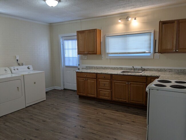 Building Photo - 2 bedroom 1 bath Koppel